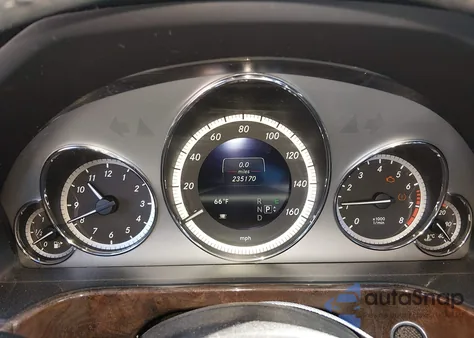 2013 Mercedes-Benz E 350 4Matic z USA, uszkodzony, nr VIN WDDHF8JB4DA727082